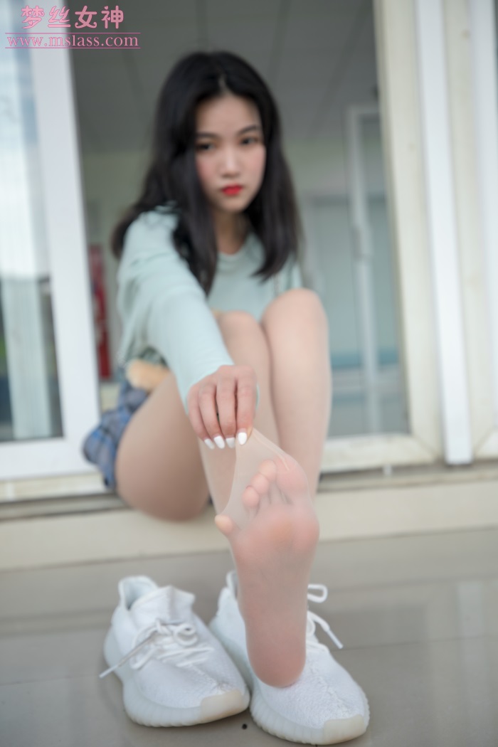 [MSLASS梦丝女神] 2019-06-12 酥酥 恬静的小白鞋丝袜 [70P/342MB] 梦丝女神-第2张