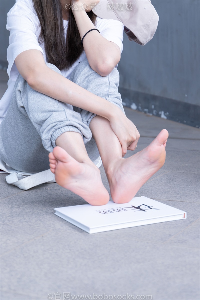 [BoBoSocks袜啵啵] 012期：泡芙-运动鞋.白棉袜.裸足 [132P/1V/3.64G] 年费专享-第3张
