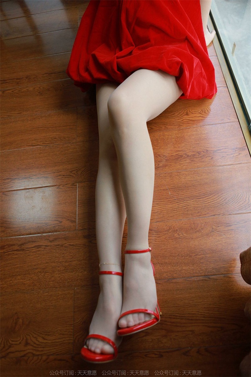 [IESS异思趣向] 耽丝 211231 秋秋的跨年红裙装 [91P/104MB] 异思趣向-第2张